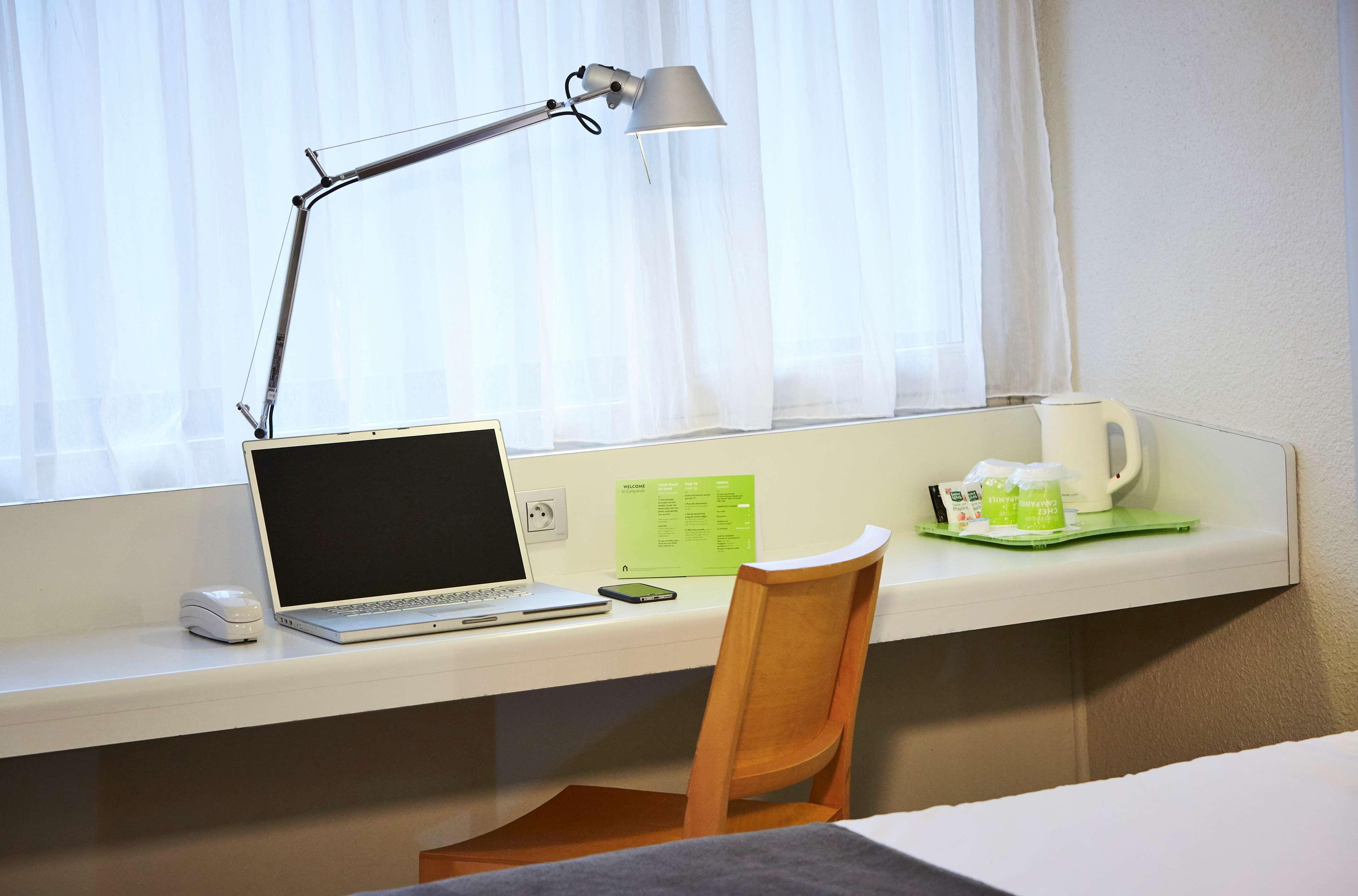 Hotel Campanile Épône Zewnętrze zdjęcie