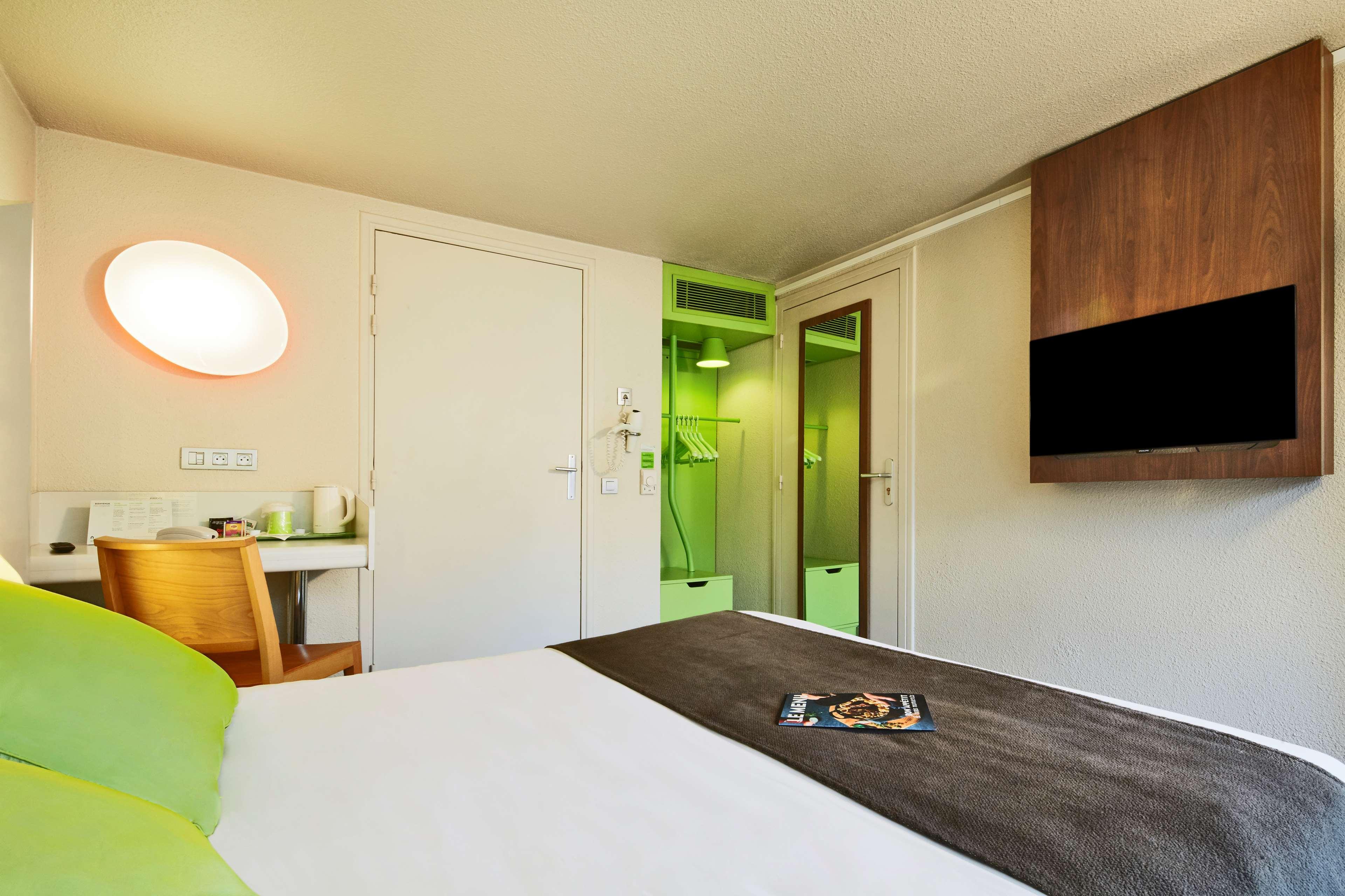 Hotel Campanile Épône Zewnętrze zdjęcie
