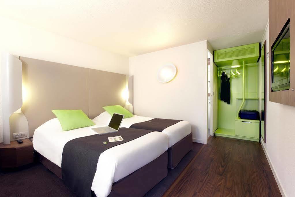 Hotel Campanile Épône Zewnętrze zdjęcie