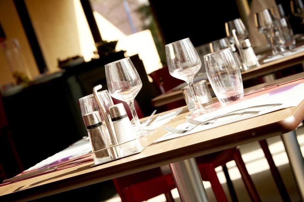 Hotel Campanile Épône Zewnętrze zdjęcie